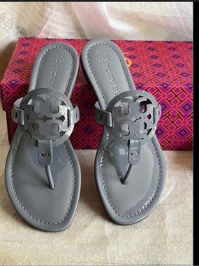 NWT Tory Burch Miller Patent Leather Sandals in Malta Gray  Size 7.5